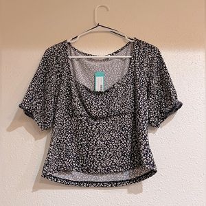 NWT Beautiful floral spring top